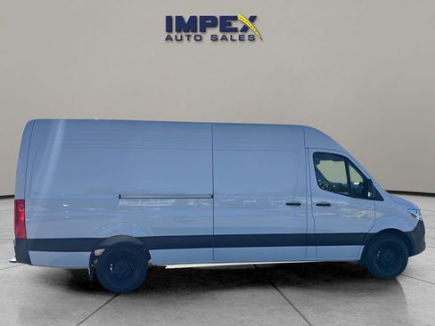 Used 2025 Mercedes-Benz Sprinter 2500 image 6
