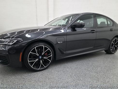 Used 2023 BMW 530e w/ M Sport Package RWD image 4