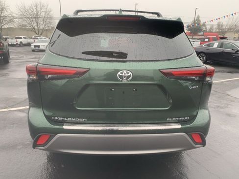Used 2025 Toyota Highlander Platinum image 6