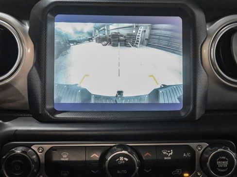 Used 2018 Jeep Wrangler Unlimited Sahara image 21