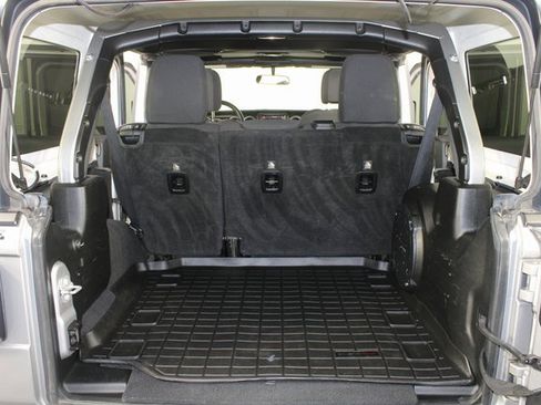 Used 2018 Jeep Wrangler Unlimited Sport S image 16