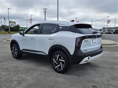 New 2026 Nissan Kicks SV image 9