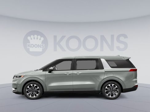 Used 2022 Kia Carnival EX FWD image 4