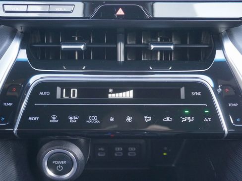 Used 2023 Toyota Venza XLE image 14