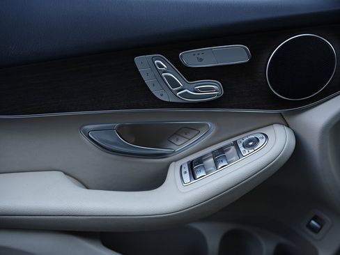 Used 2022 Mercedes-Benz GLC 300 4MATIC image 15