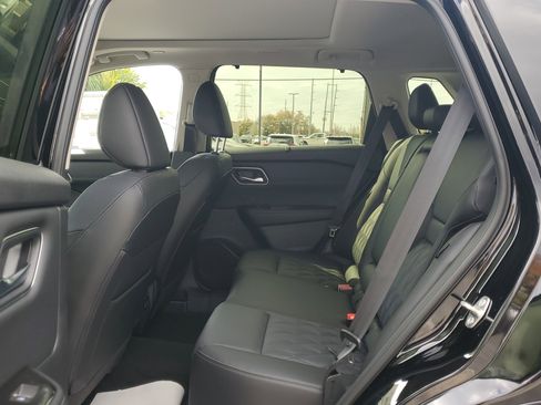 New 2026 Nissan Rogue Platinum image 8
