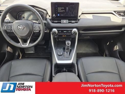 Used 2025 Toyota RAV4 XLE Premium AWD/4WD image 28