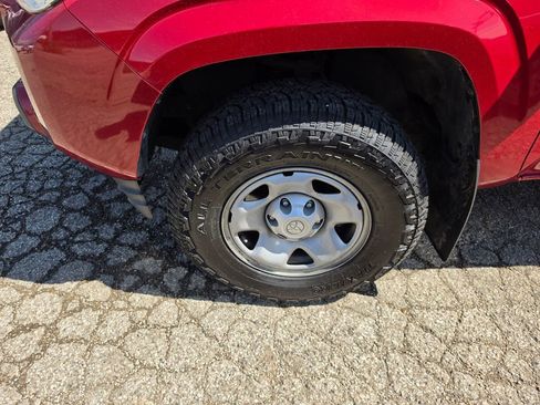 Used 2017 Toyota Tacoma SR w/ Tow Package image 3