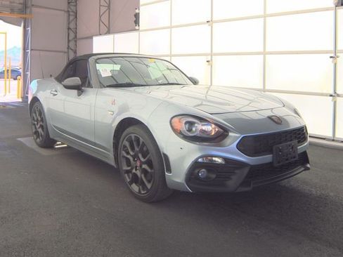 Used 2020 FIAT 124 Spider Abarth image 2