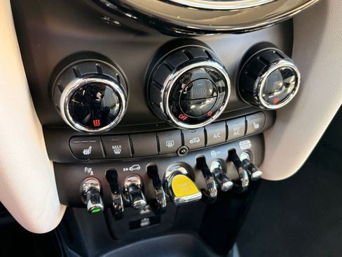 Certified 2024 MINI Cooper SE image 19