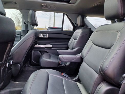 Used 2022 Ford Explorer Limited w/ Equipment Group 301A AWD/4WD image 33