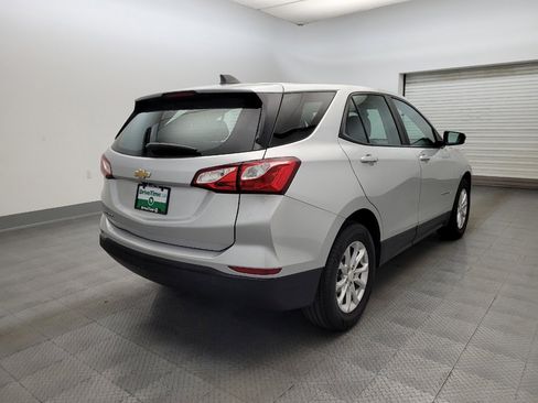 Used 2021 Chevrolet Equinox LS FWD image 9