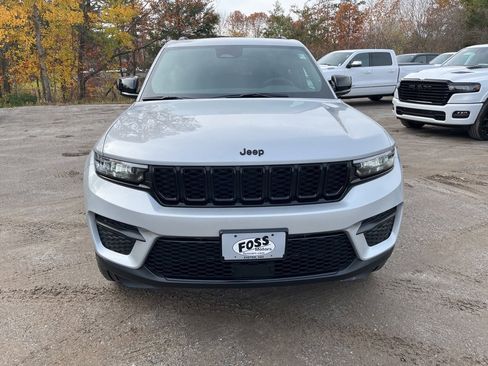 New 2025 Jeep Grand Cherokee Altitude image 2
