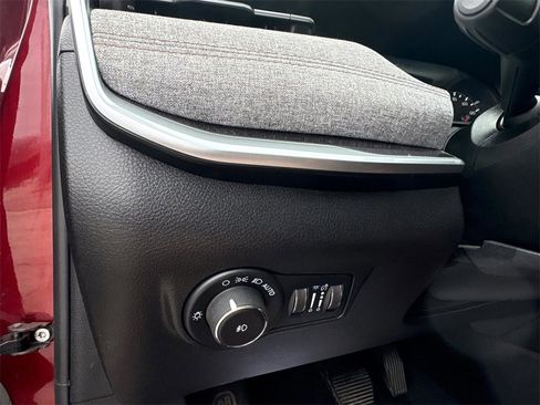 Used 2022 Jeep Compass Latitude w/ Sun and Sound Group image 19