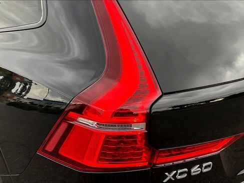 Used 2023 Volvo XC60 B5 Ultimate w/ Protection Package Premier image 33
