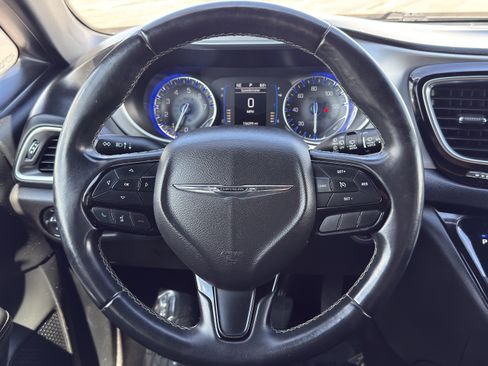 Used 2018 Chrysler Pacifica Touring Plus w/ S Appearance Package FWD image 23