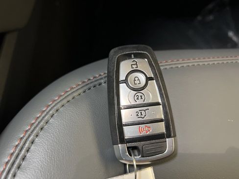 Used 2025 Ford Explorer Active w/ Active Comfort Package image 34