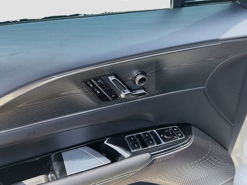 Used 2024 Cadillac Lyriq Luxury image 18