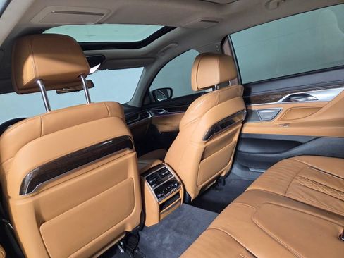 Used 2020 BMW 750i xDrive w/ Autobahn Package AWD/4WD image 24