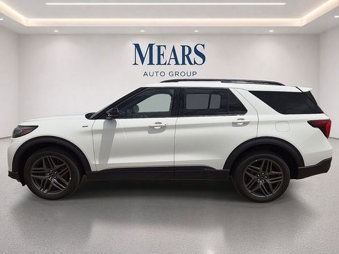 Used 2025 Ford Explorer ST-Line w/ ST-Line Street Pack AWD/4WD image 2