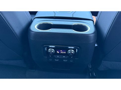 Used 2021 GMC Yukon Denali w/ Denali Premium Package image 21