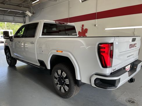 New 2026 GMC Sierra 2500 Denali w/ Denali Reserve Package AWD/4WD image 6