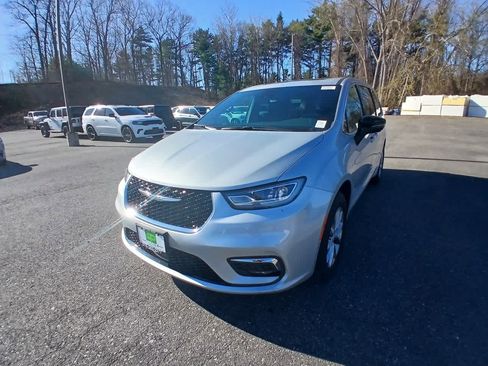 New 2026 Chrysler Pacifica Limited AWD/4WD image 7