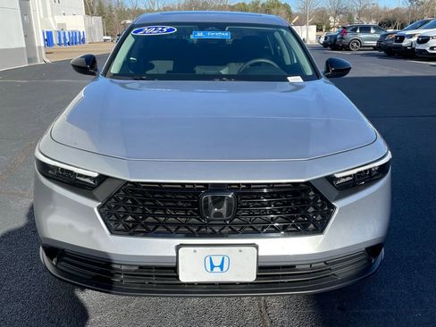 Certified 2025 Honda Accord SE image 9