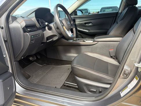 Used 2023 Nissan Sentra SR w/ SR Premium Package FWD image 16
