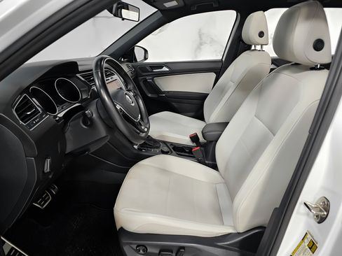 Used 2020 Volkswagen Tiguan SE R-Line image 10
