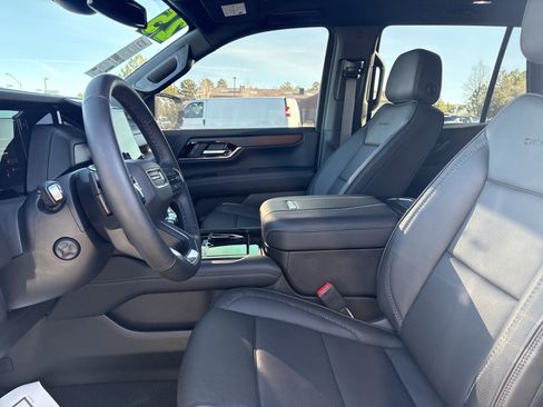 Used 2025 GMC Yukon Denali w/ Sun & Power Step Package image 19