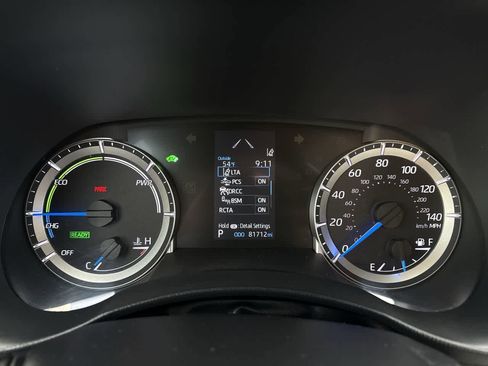 Used 2021 Toyota Highlander LE image 18