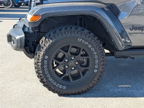 Used 2024 Jeep Gladiator Sport image 11