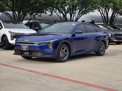 New 2026 Kia K4 FWD image 2