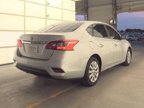 Used 2019 Nissan Sentra S image 2
