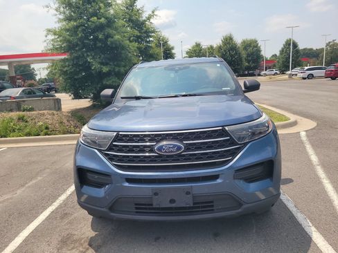 Used 2020 Ford Explorer XLT RWD image 2