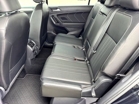 Used 2022 Volkswagen Tiguan SE image 17