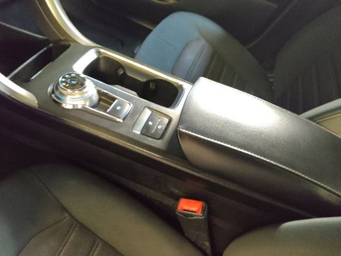 Used 2020 Ford Fusion SE FWD image 26