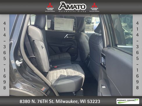 New 2025 Mitsubishi Outlander SE image 13