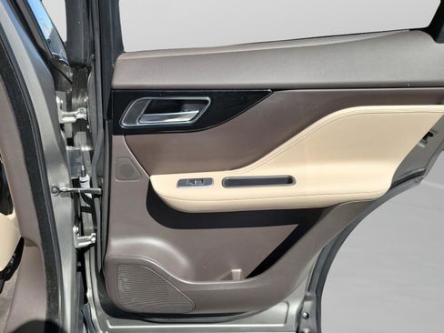 Used 2020 Jaguar F-PACE Prestige image 27