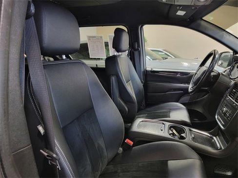 Used 2018 Dodge Grand Caravan SXT w/ Driver Convenience Group image 15