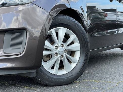 Used 2016 Kia Sedona LX w/ LX Convenience Package image 2