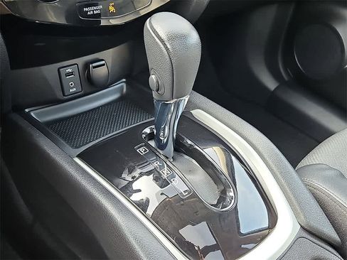 Used 2015 Nissan Rogue SL w/ SL Premium Package image 14