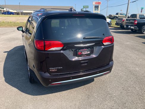 Used 2017 Chrysler Pacifica Touring-L Plus w/ Tire & Wheel Group FWD image 6