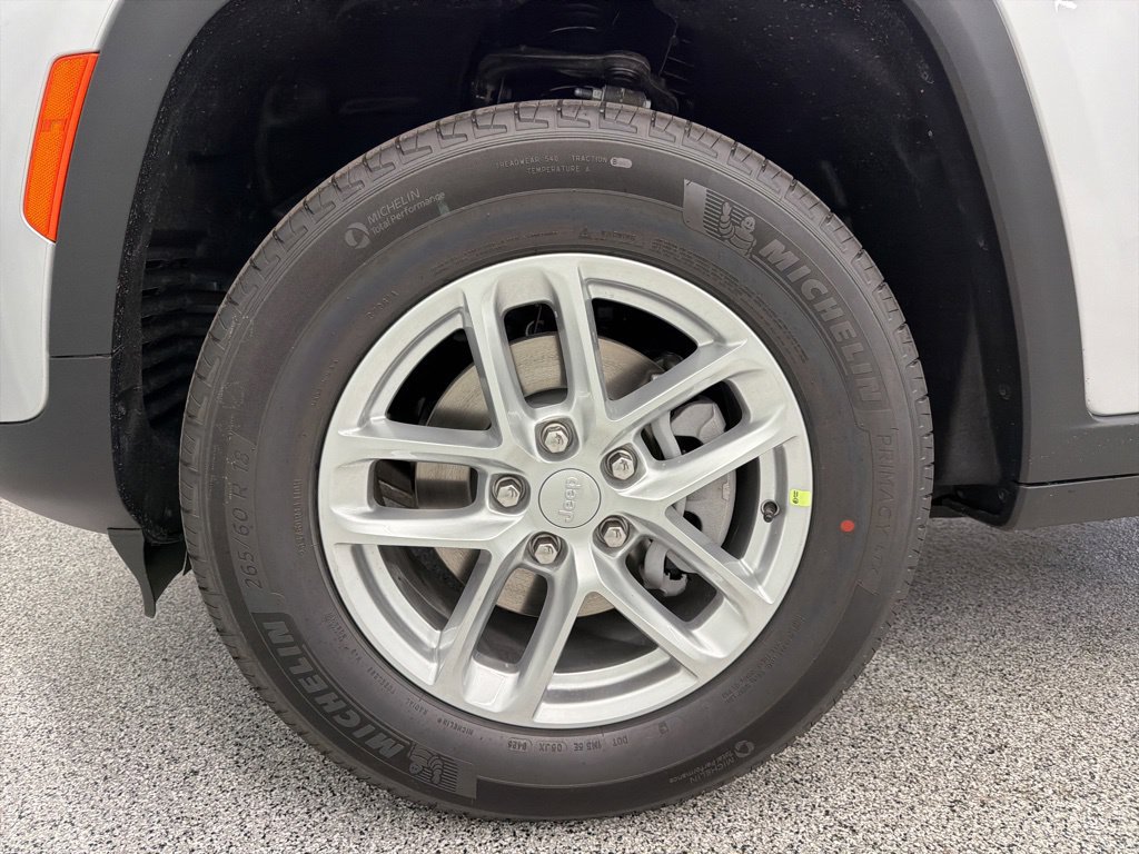 New 2026 Jeep Grand Cherokee Laredo RWD image 10