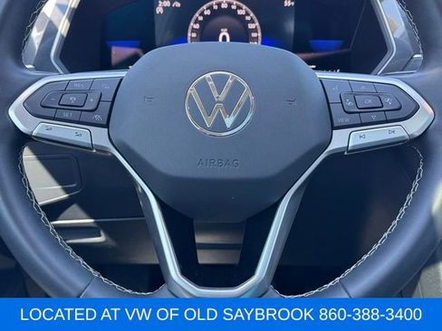 Used 2022 Volkswagen Tiguan SE w/ Panoramic Sunroof Package image 37