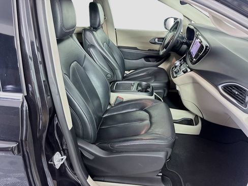 Used 2022 Chrysler Pacifica Touring-L FWD image 27