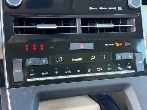 Used 2019 Toyota Avalon Limited w/ Advanced Safety Package image 25