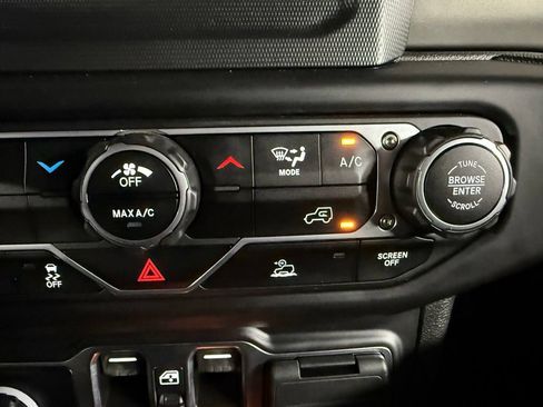 Used 2022 Jeep Gladiator Sport AWD/4WD image 35