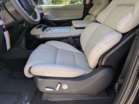 New 2025 Lincoln Navigator L Reserve AWD/4WD image 10